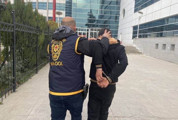 Hasarlı Binada Hırsızlık Yapan Şahıs Polis Ekiplerince Yakalandı