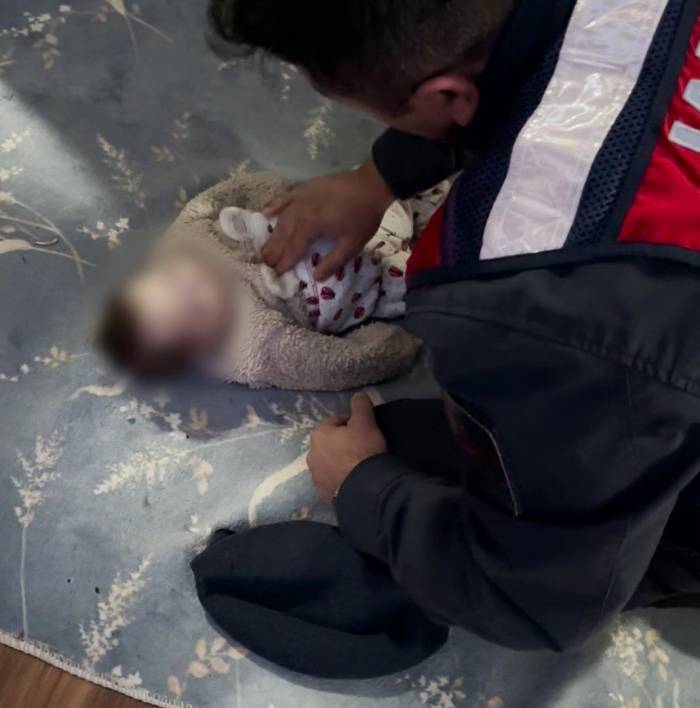 Jandarmanın Kurtardığı İkra Bebek Yaşam Mücadelesini Kaybetti