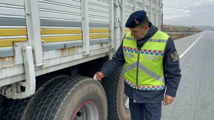 Bolvadin’de Ticari Araçlara Yönelik Kış Lastiği Denetimi