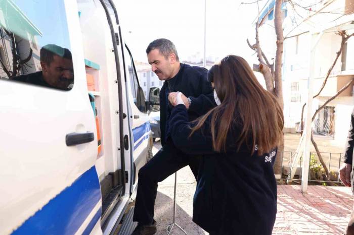 Gölbaşı Belediyesi, Hasta Nakil Araçlarıyla Ücretsiz Hizmet Veriyor