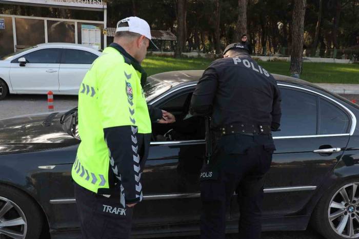 Antalya’da Aranan 14 Şüpheli Yakalandı