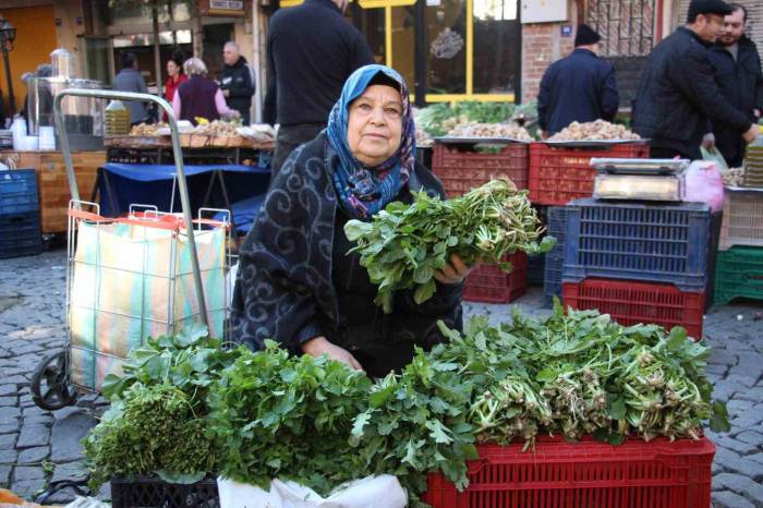 Bu Otlar Sadece Ege Pazarında Bulunuyor