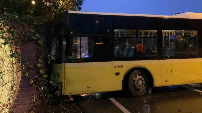Beşiktaş’ta İett Otobüsü Kaza Yaptı: 2 Yaralı