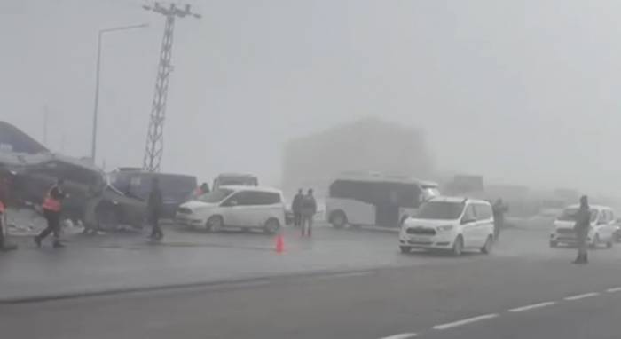 Bitlis’te Zincirleme Kaza: 18 Yaralı