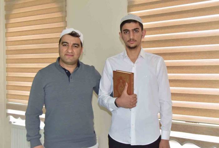 Lise Öğrencisi 2 Ayda Hafız Oldu