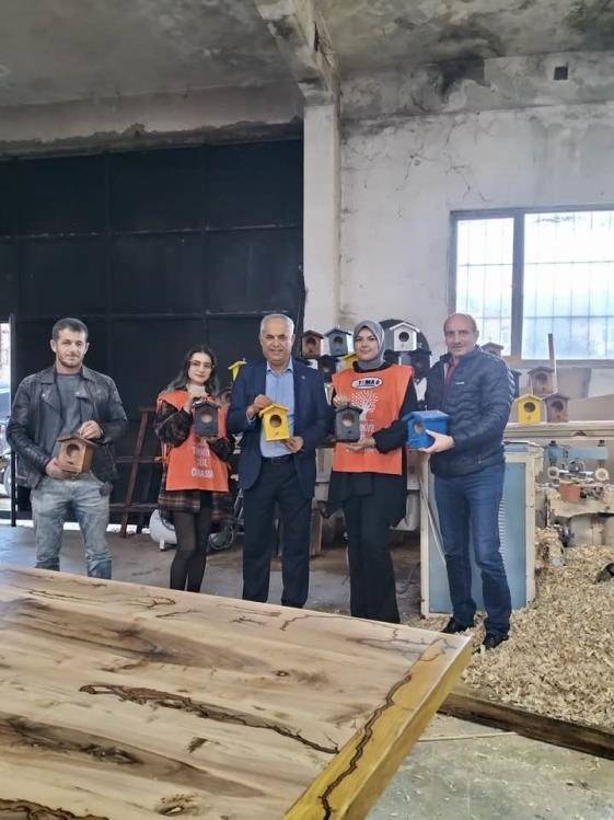 Bu Soğuk Günlerde Yuvasız Kuşları Unutmadı