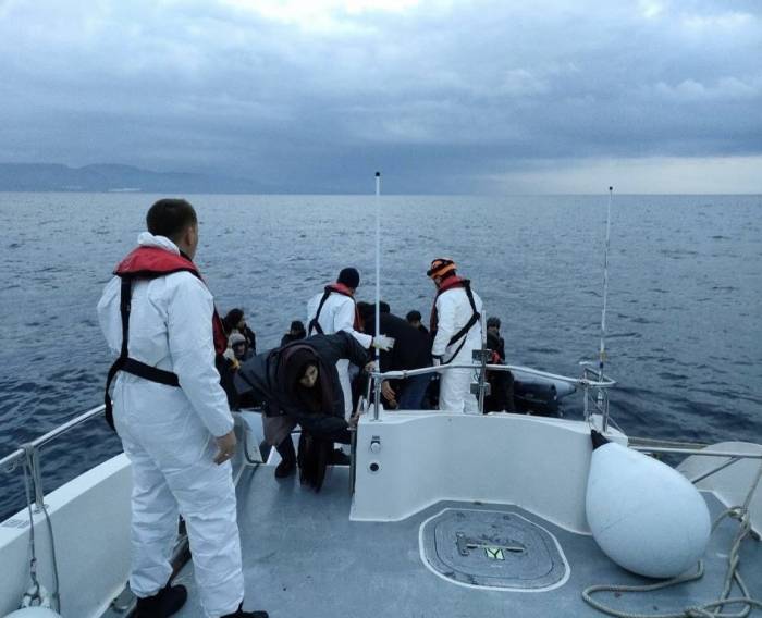 Ayvacık’ta 62 Kaçak Göçmen Kurtarıldı, 39 Kaçak Göçmen Yakalandı