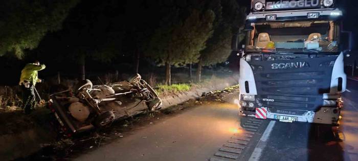 Tıra Çarpan Otomobil Şarampole Devrildi: 2 Ağır Yaralı