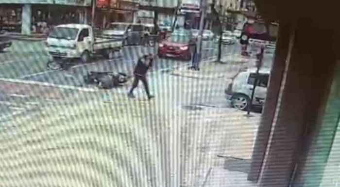 Şerit Değiştiren Bisikletle Motosiklet Çarpıştı 2 Yaralı