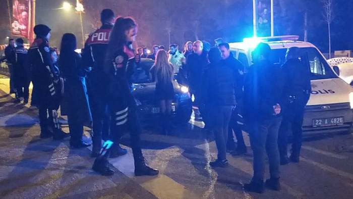 Yılbaşı Eğlencesinde Laf Atma Kanlı Bitti: 27 Yaşındaki Genç Yoğun Bakımda Yaşam Mücadelesi Veriyor