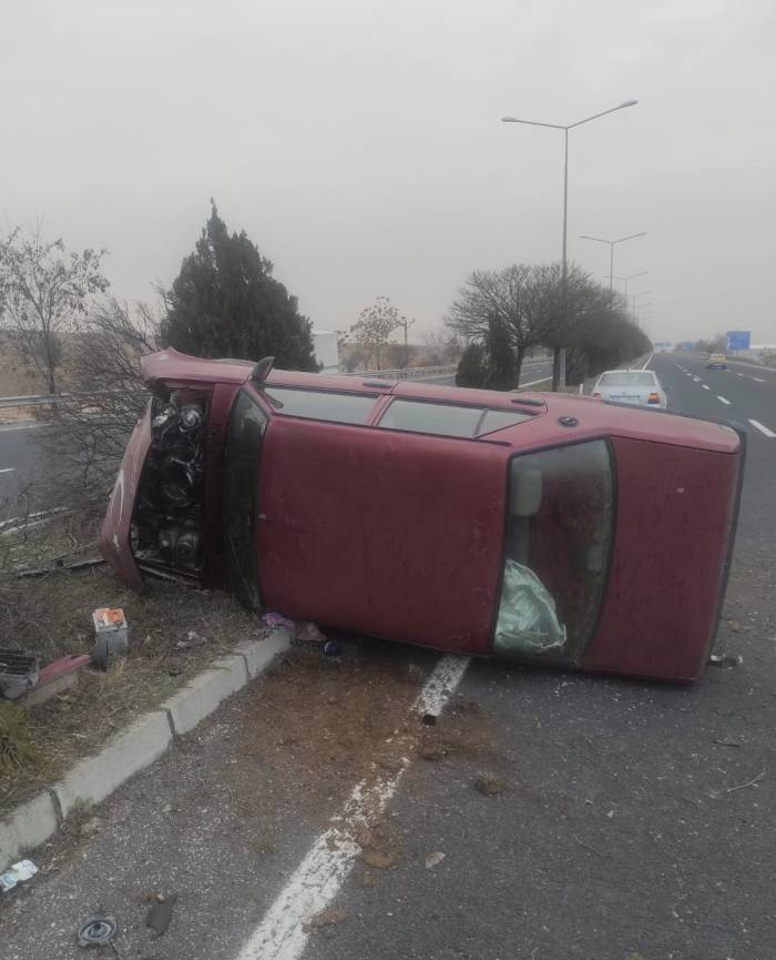 Elazığ’da Otomobil Yan Yattı: 4 Yaralı