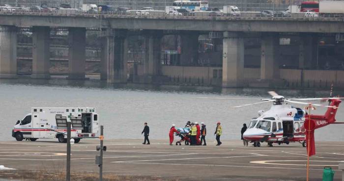 Güney Kore’de Ana Muhalefet Lideri Boynundan Bıçaklandı
