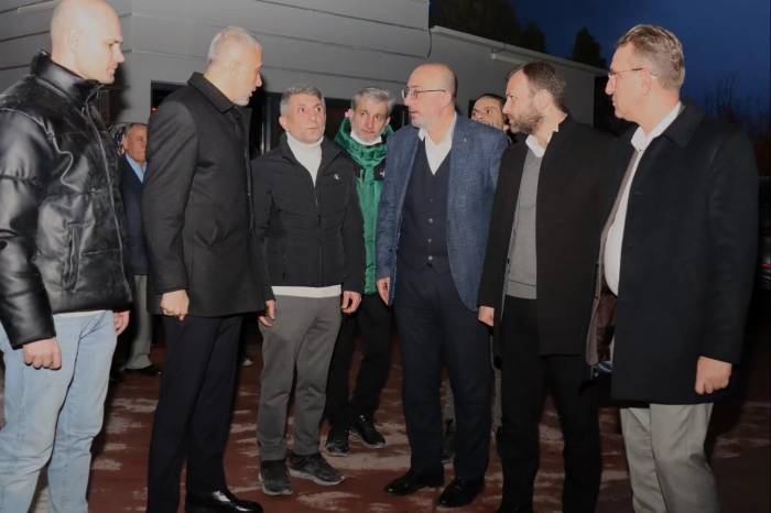 Başkan Önsay Ve Milletvekillerinden Yangından Etkilenen Porselen Fabrikasına Ziyaret