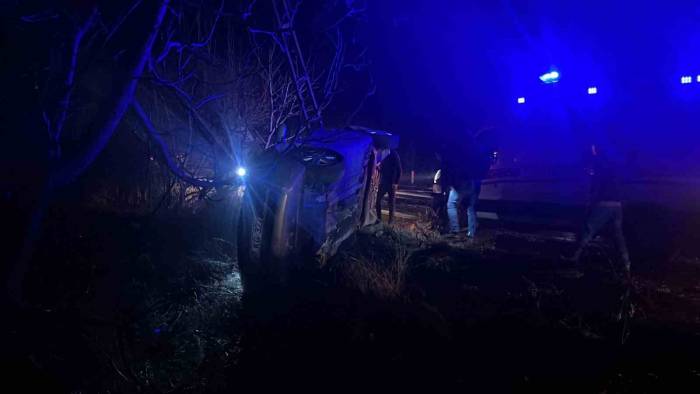 Elektrik Diğerine Çarpan Otomobil Takla Attı: 4 Yaralı