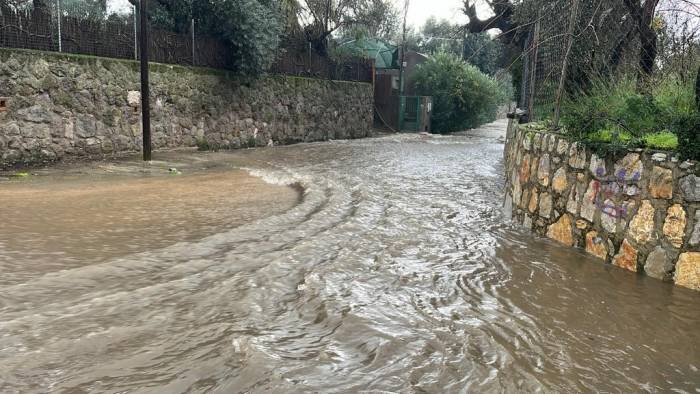 Bodrum’da Belediye Ekipleri Sağanak Yağışta Sahada Çalıştı