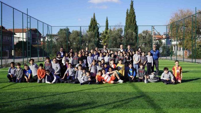 Ortaca’da Şehit Nasuh Aydın Ortaokulu’nun Halı Sahası Açıldı