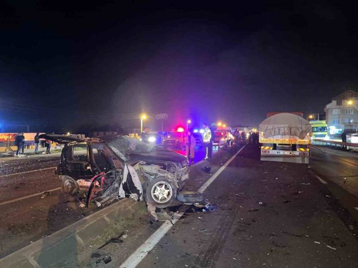 Sakarya’da 2 Gencin Öldüğü Kazayla İlgili Kamyon Sürücüsü Tutuklandı