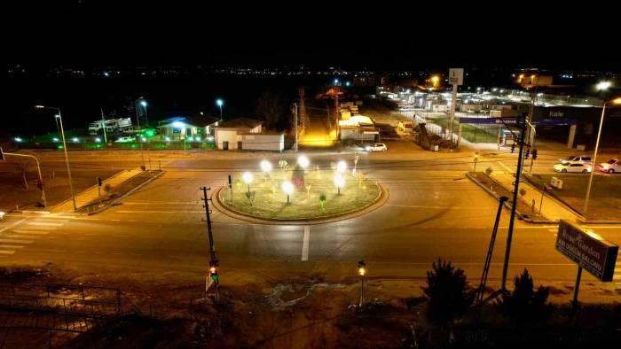 Tüvtürk Kavşağı Ve Eski Samsat Caddesinde Çalışmalar Tamamlandı