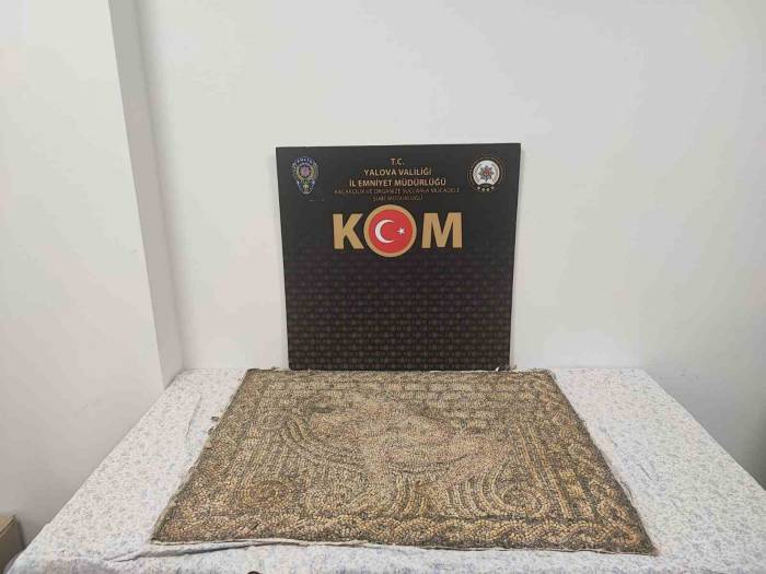 Yalova’da Roma Dönemine Ait Taş Mozaik Tablo Ele Geçirildi
