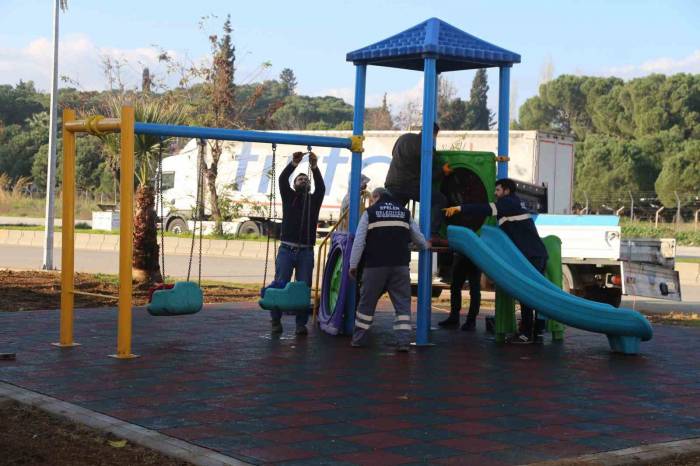 Efeler’de Parklar Yenileniyor