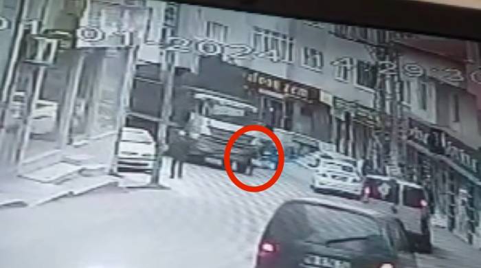 Bursa’da Dehşete Düşüren Kaza...yaşlı Adam Yaşam Mücadelesi Veriyor