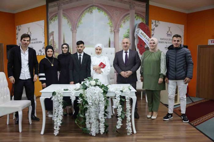 Darıca’da Yeni Yılın İlk Nikahı Kıyıldı