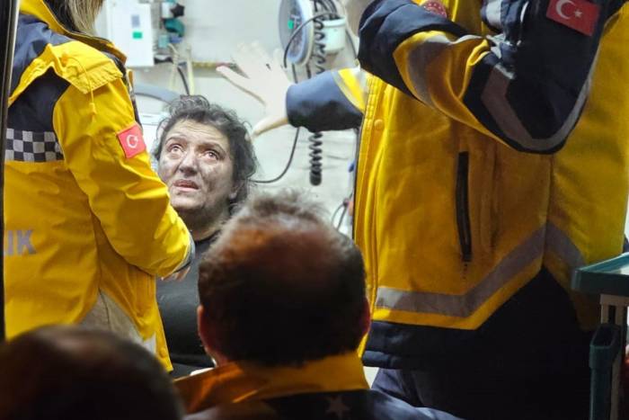 Şarjda Bırakılan Telefon Faciaya Neden Oluyordu: Anne Ve 4 Çocuğu Dumandan Etkilendi