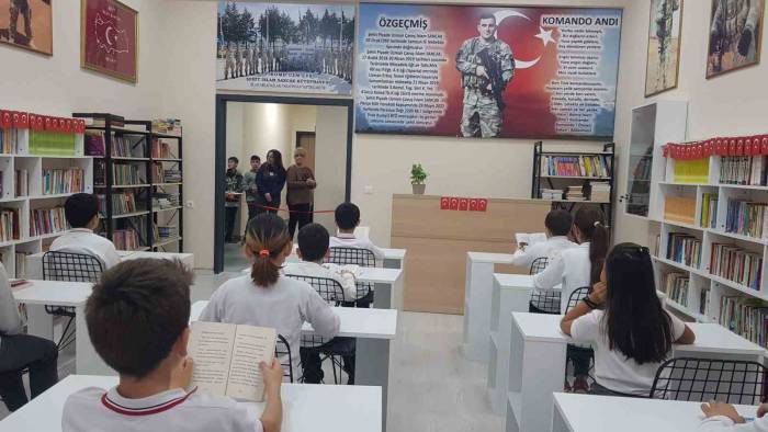 Silah Arkadaşları Şehit Adına Kütüphane Kurdu