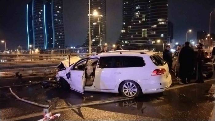 Kartal’da Kontrolden Çıkan Otomobil Bariyerlere Çarparak Durabildi