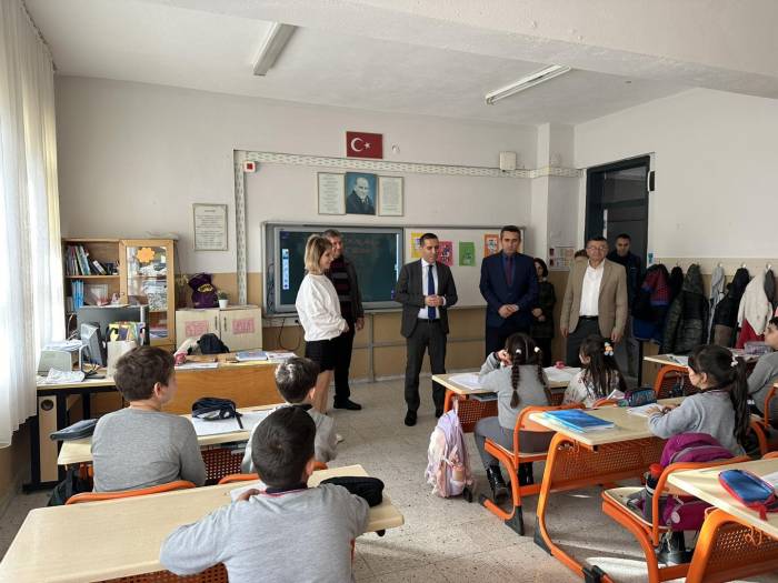 Kaymakam Aktaş, Öğretmen Ve Öğrenciler İle Bir Araya Geldi