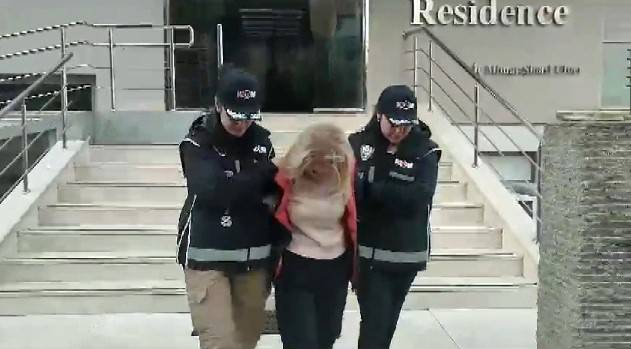 Interpol Tarafından Kırmızı Bültenle Aranıyordu, İzmir’de Yakalandı