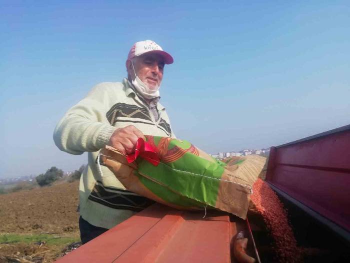 Manyaslı Çiftçiler Tohumları Toprakla Buluşturdu