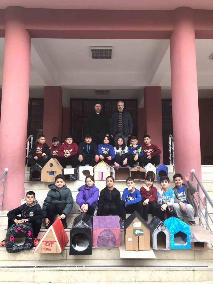 Öğrenci Ve Öğretmenlerden Örnek Davranış
