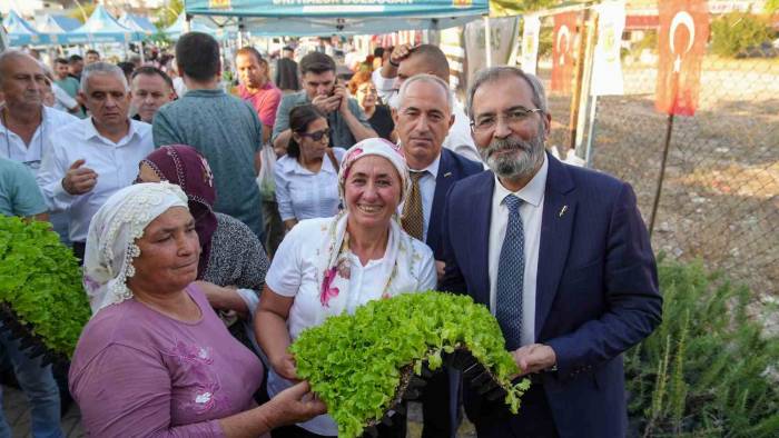 Tarsus Belediyesi 5 Yılda 7 Milyon Fide 500 Bin Fidan Dağıttı