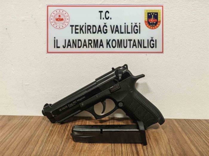 Tekirdağ’da Ruhsatsız Silah, Muşta Ve Kaçak İçki Ele Geçirildi