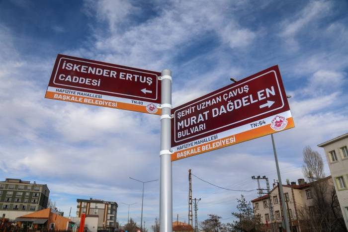 Başkale’deki Sokak Ve Cadde Tabelaları Yenilendi