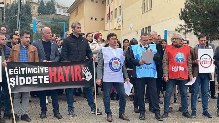 Bilecik’te Bir Öğretmen Ve Kantin Görevlisini Darp Eden Kadın Veli Serbest Kaldı