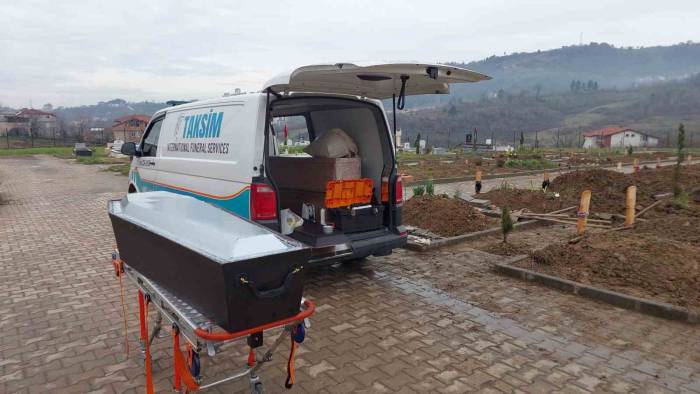 Kimsesizler Mezarlığına Defnedilen Ukraynalı Gemicinin Mezarı Açıldı