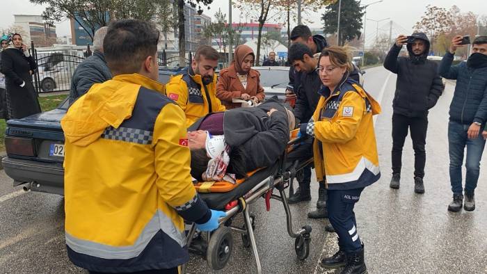 Üç Aracın Karıştığı Zincirleme Kazada 1 Kişi Yaralandı