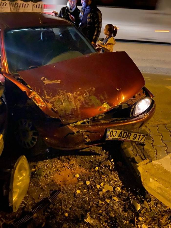 2 Ayrı Trafik Kazasında 7 Kişi Yaralandı