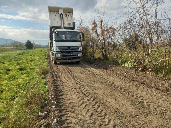 Kırsal Mahallelerin Yollarına Efeler Eli Değiyor