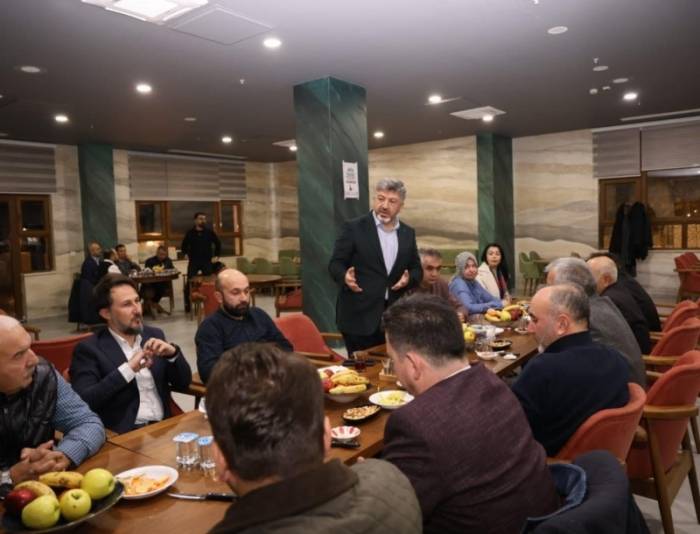 Başkan Akçadurak, Belediye Meclis Üyelerine Plaket Verdi