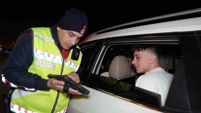 Denizli’de Jandarma Aralık Ayında 35 Bin 702 Aracı Kontrol Etti