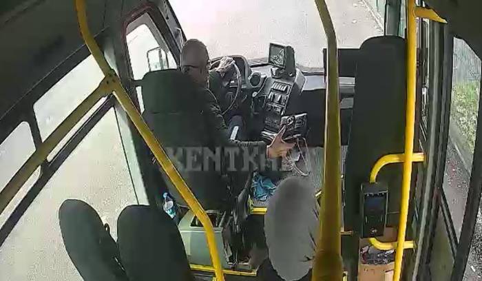 Şoförün Dikkati Sayesinde Para Dolu Çanta Sahibini Buldu