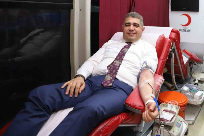 Vali Aslan Kan Bağışında Bulundu
