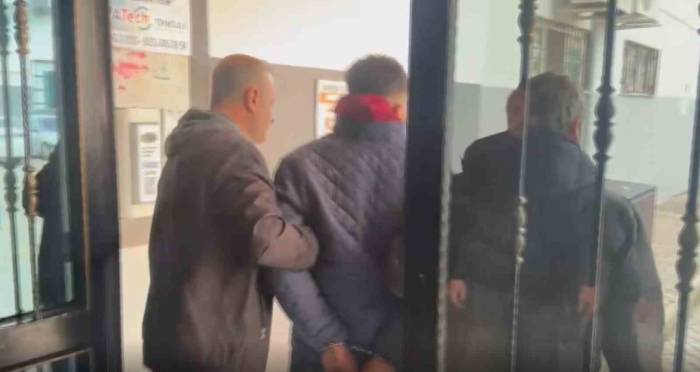 Hırsızlık İçin Girdiği Evde Suçüstü Yakalandı