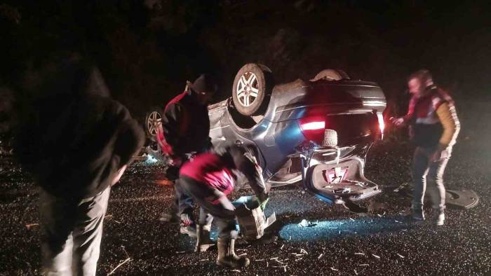 Hakkari’de Kontrolden Çıkan Otomobil Takla Attı: 3 Yaralı