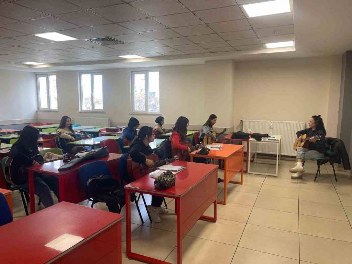 Büyükşehirin Projesi Gençliğe Değer Katıyor