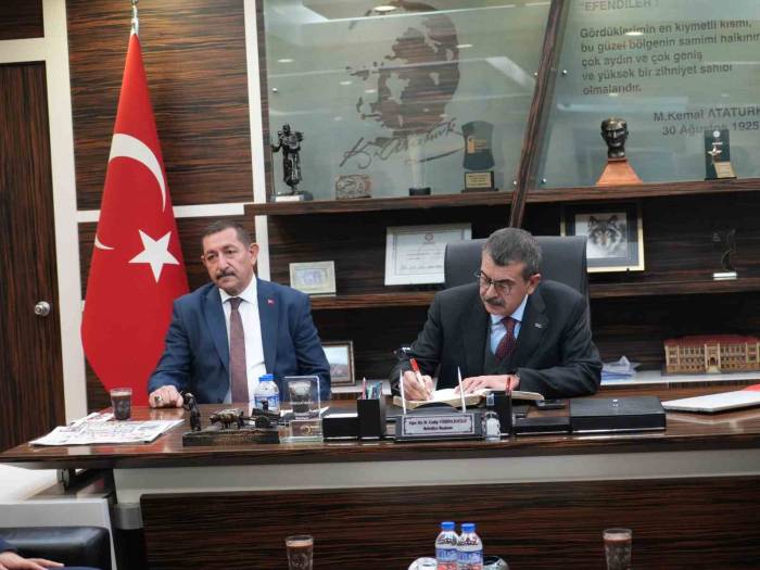 Bakan Tekin, Kastamonu’da Ziyaretlerde Bulundu