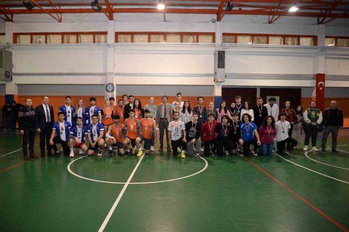 Başarılı Sporcular Ödüllendirildi